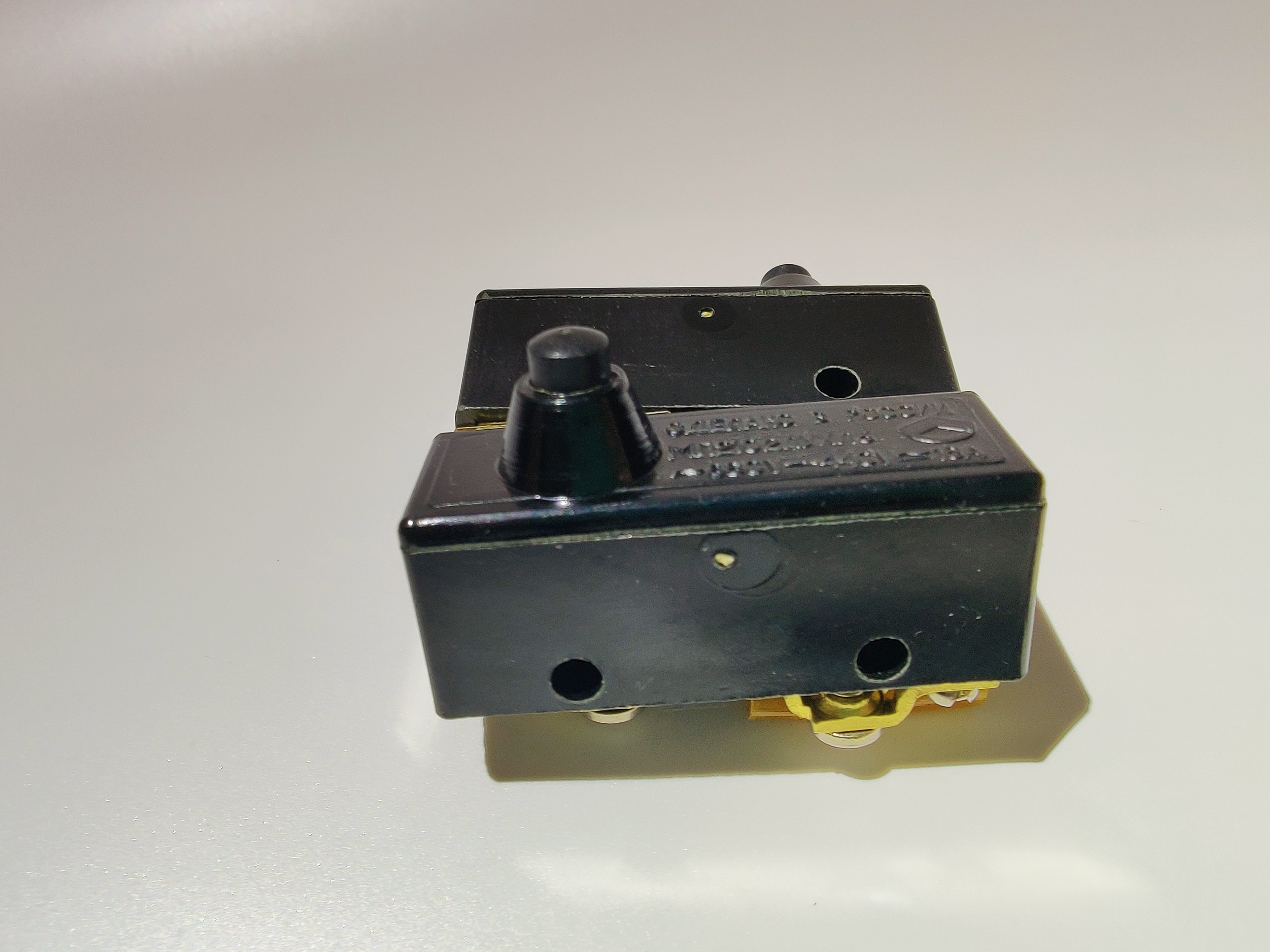 Микропереключатель МП-2102-031 УХЛ3 винт