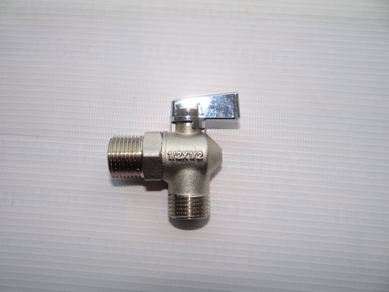 Кран угловой шаровый 1/2