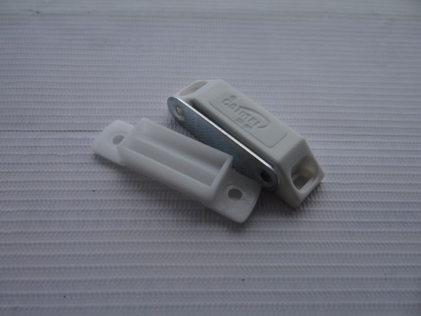 Защелка магнитная Гигант