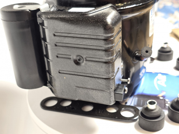 Компрессор Tecumseh AE4460Z-FZ1С (R404A)1709Вт MBP/HBP код AE-8044-BR