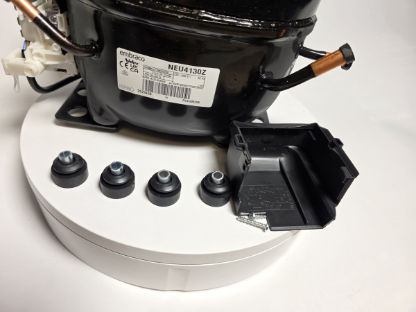 Компрессор NEU4130Z R134a Embraco 346Вт LBP/MBP код 267IA50M1AJ
